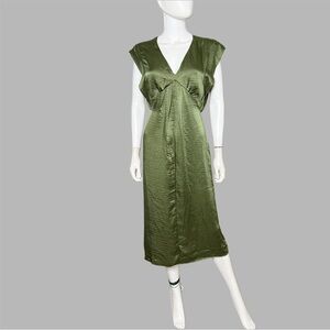 Steve Madden Pine Green Satin Babydoll V-Neck‎ Midi Dress